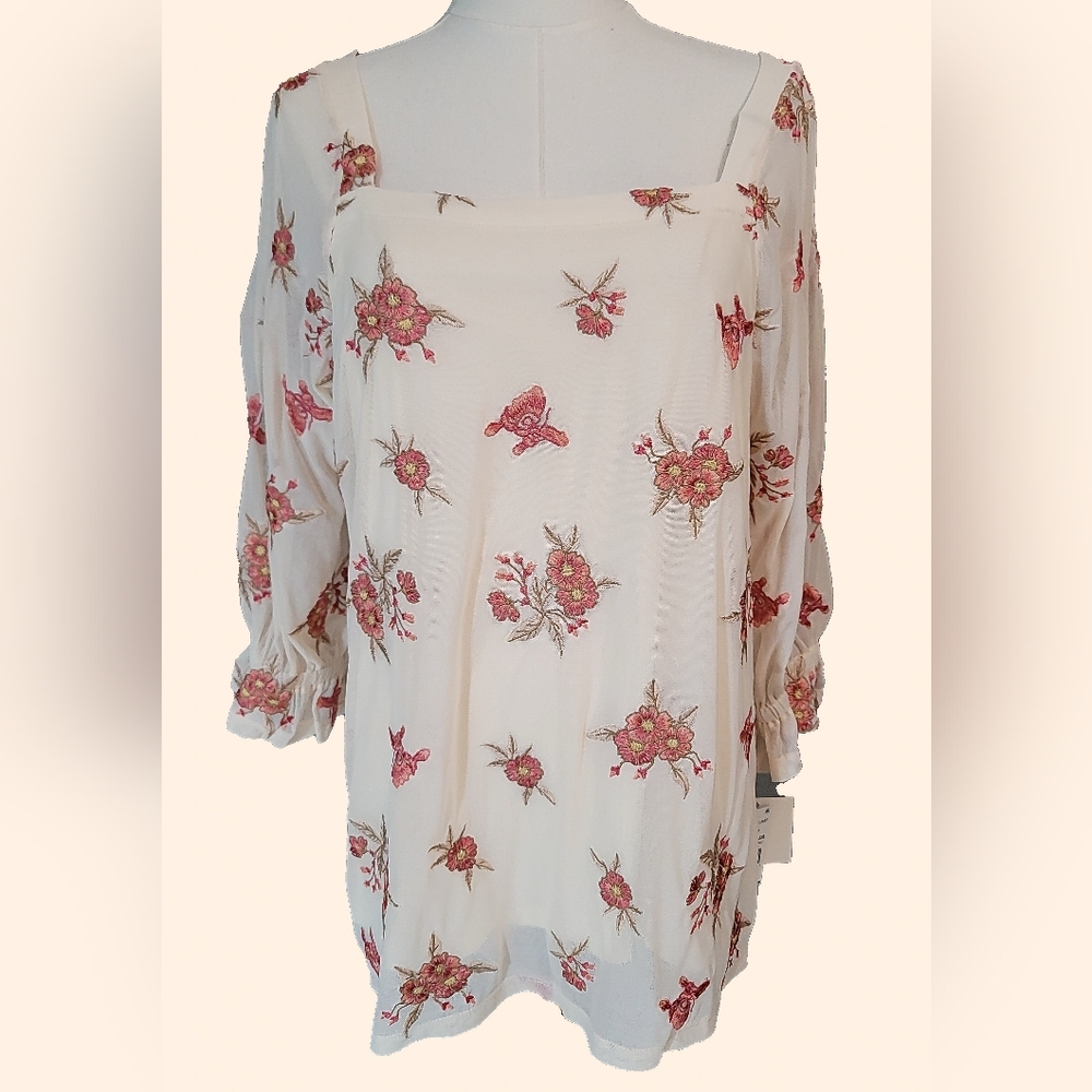 Skye's the‎ Limit White and Red Floral Blouse